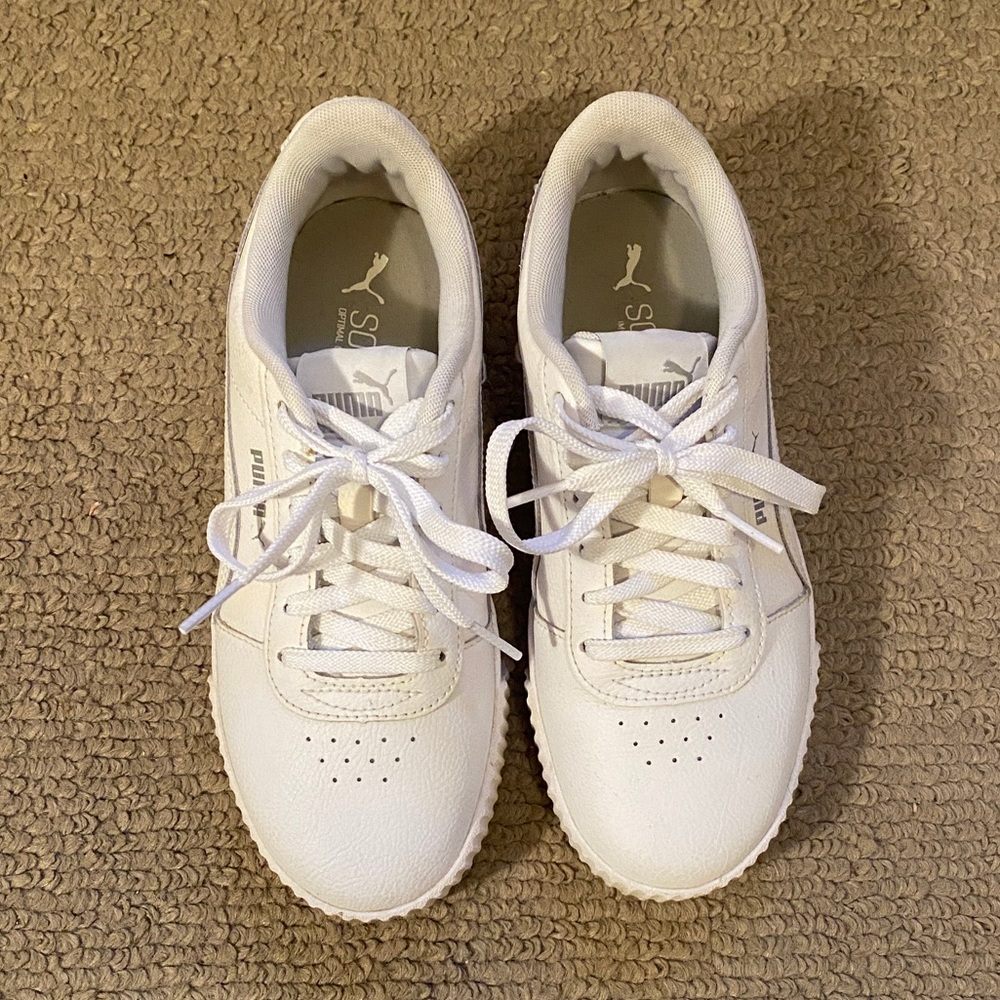WHITE PUMA SNEAKERS